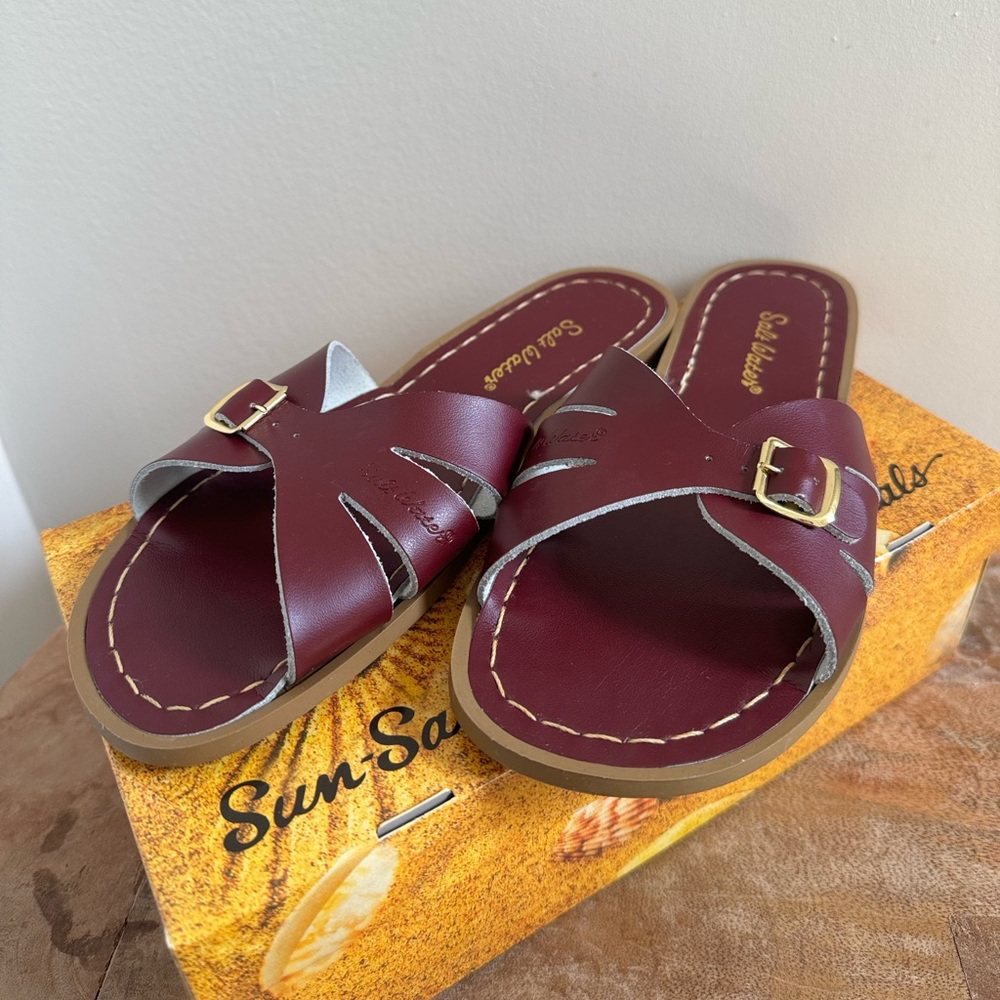 Women’s Saltwater Sandals Size 8, Claret (BNIB)